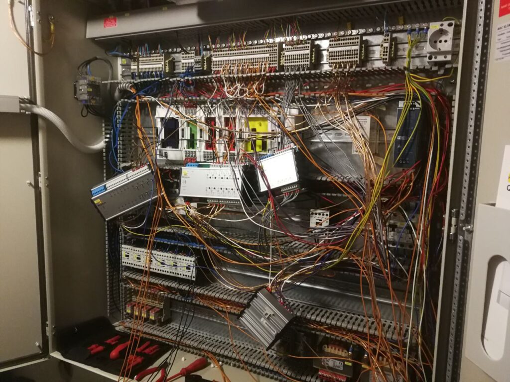 Jaap Vreugdenhil van Meraks helpt u verder met uw bedrijfsinstallatie!